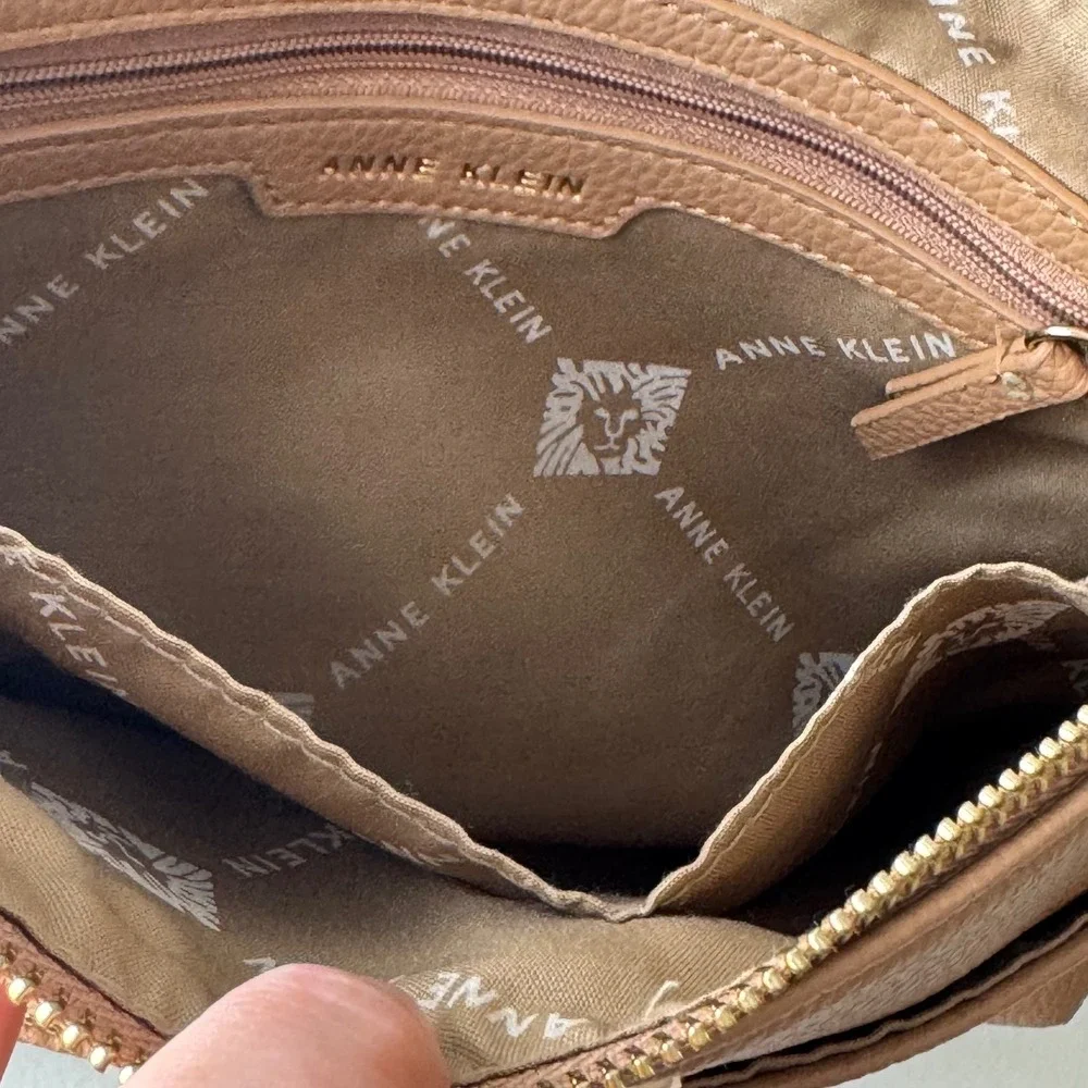 Anne‎ Klein Tan Pebble Crossbody Bag Gold Tone Hardware Adjustable Strap